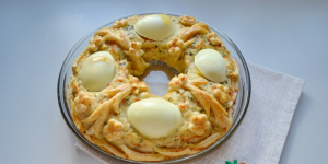 Chicken fillet pie Christmas ring