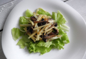 Salad with mushrooms and celery root