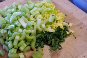 Salad with grapes, chicken and celery