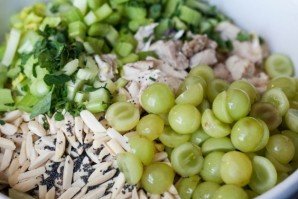 Salad with grapes, chicken and celery