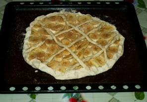 Puff pastry banana pie