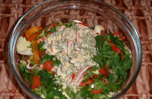 Salad with Beijing cabbage, tomatoes and persimmons