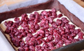 Chocolate cake with cottage cheese and cherries