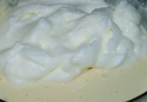 Mannik on sour cream and kefir