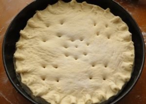 Yeast dough pie