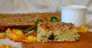 Semolina with prunes and seeds