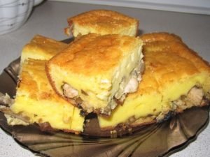 Pie with mushrooms and chicken