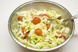 Vegetable salad with lemon and onion dressing