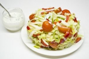 Vegetable salad with lemon and onion dressing