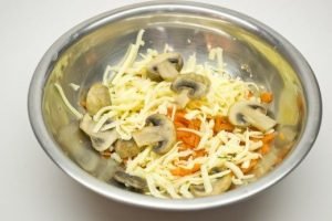 Salad with Cheese and Baked Garlic