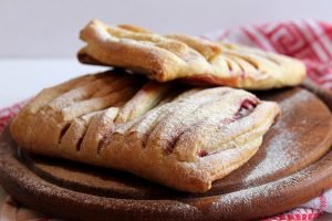 Strudel with puff pastry berries