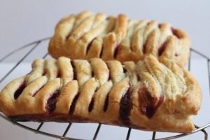 Strudel with puff pastry berries