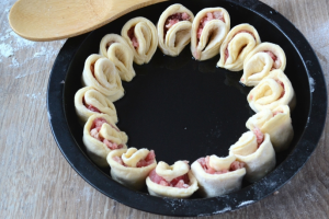 Chrysanthemum meat pie