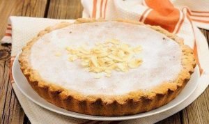 Pie with cottage cheese and banana