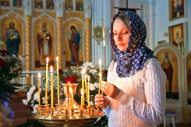 Prayer before the icon of the Mother of God