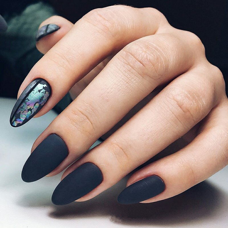 Matte manicure with accent