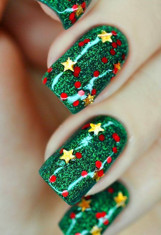 Christmas manicure with Christmas trees