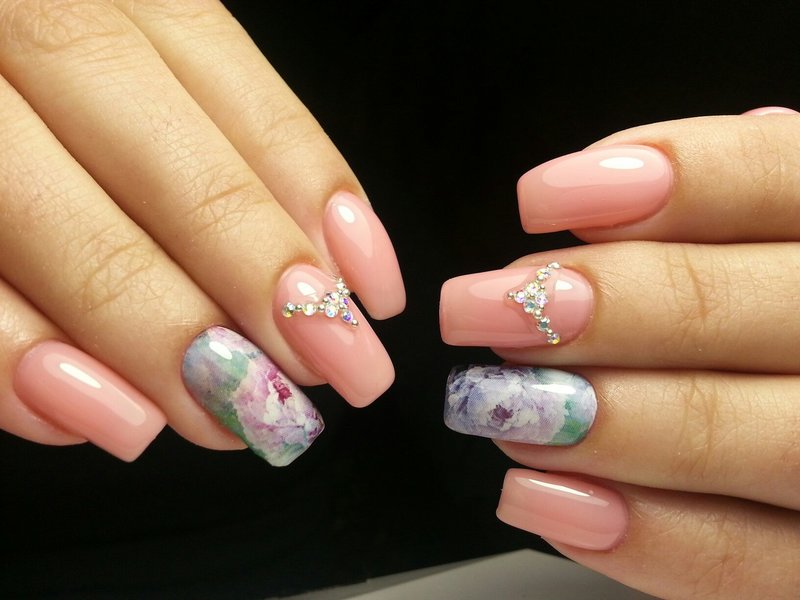 Beautiful pink nail design with slide and rhinestones