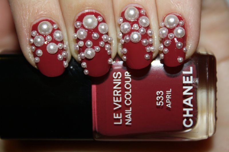 Red matte manicure with pearls