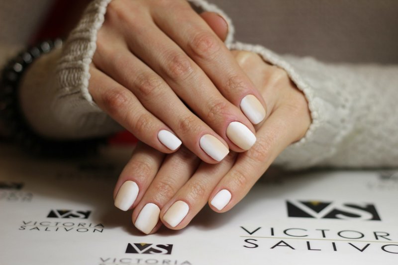 Frosted nude ombre with a transition in white