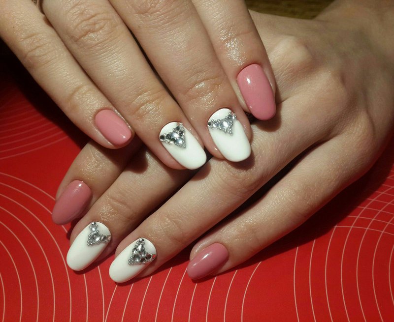 White-pink manicure with rhinestone decoration