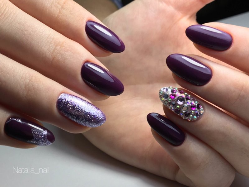 Dark purple manicure and kamifuduki