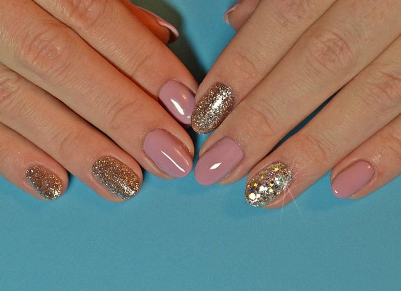 Nude Nail Design with Gold Sequins and Camifibuki