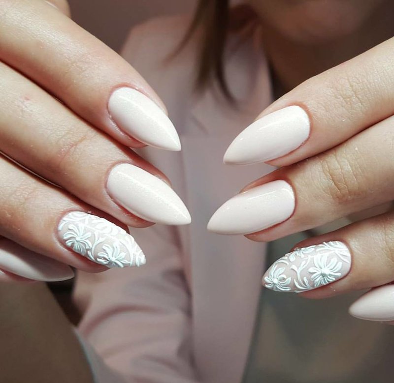 White winter manicure