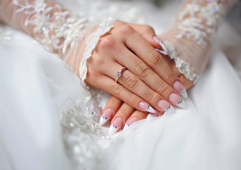 Wide jacket with rhinestone rim on sharp nails