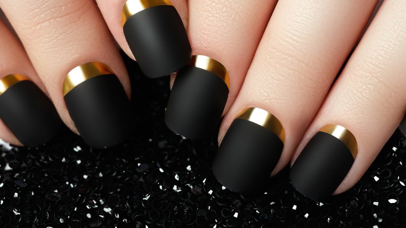 Black matt varnish with golden moon manicure