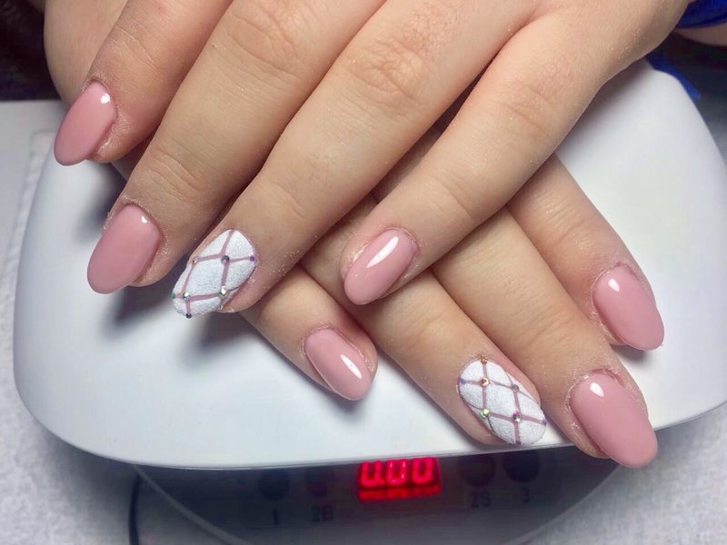 Pale pink manicure with white powder