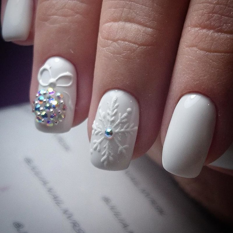 White New Year's manicure