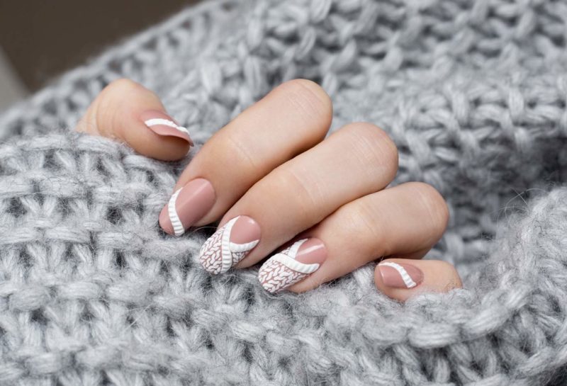 White knitted pattern on medium length nails