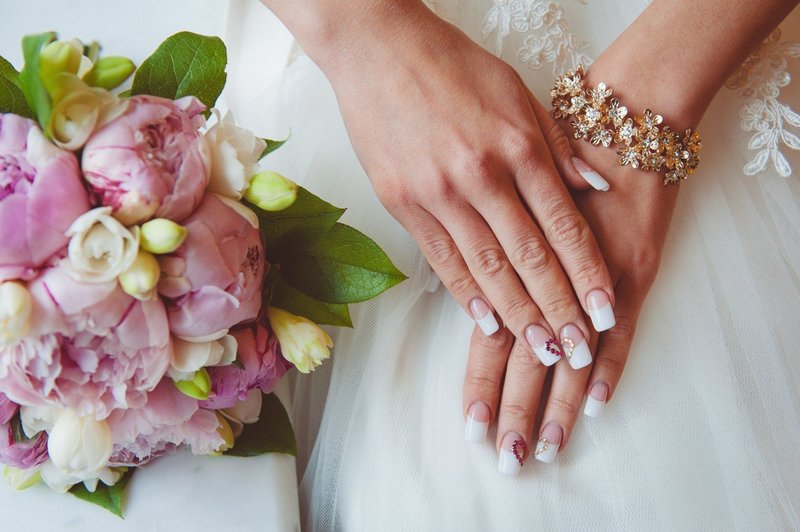 Heart-shaped wedding jacket with rhinestones