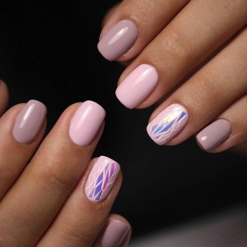 Pale pink manicure Broken glass