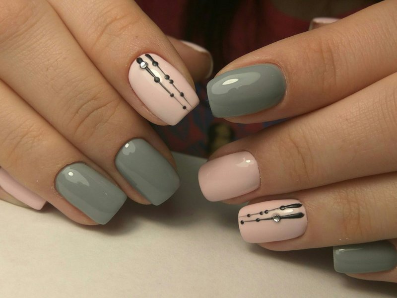 Minimalism in manicure.