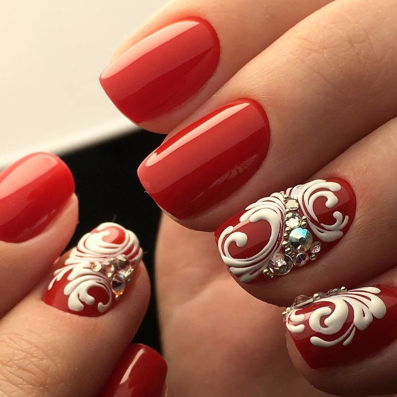 Red print manicure