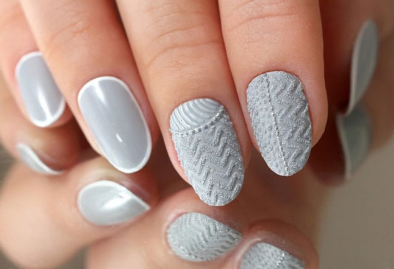 Gray manicure with knitted motifs.