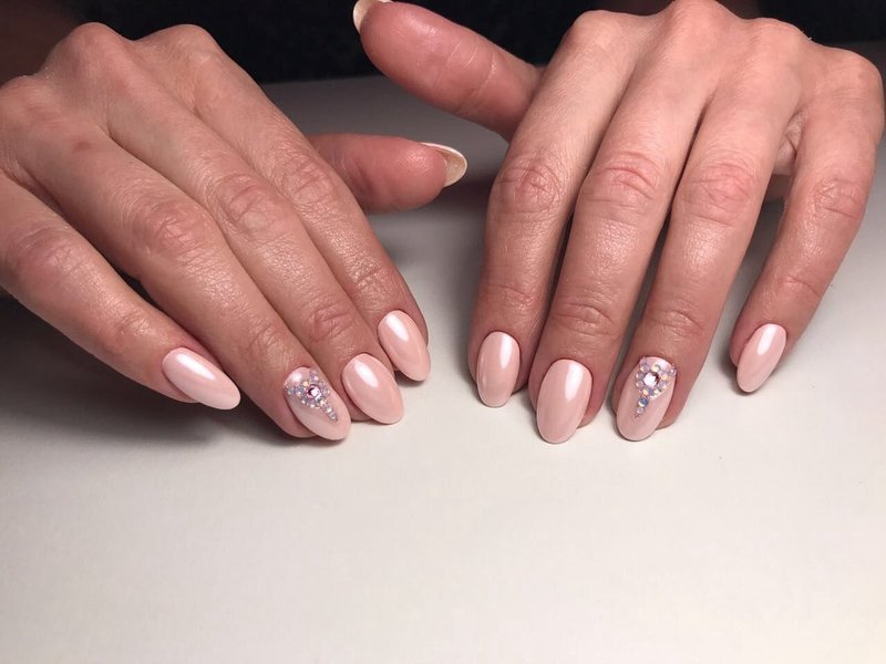 Nail manicure with rhinestones and rub