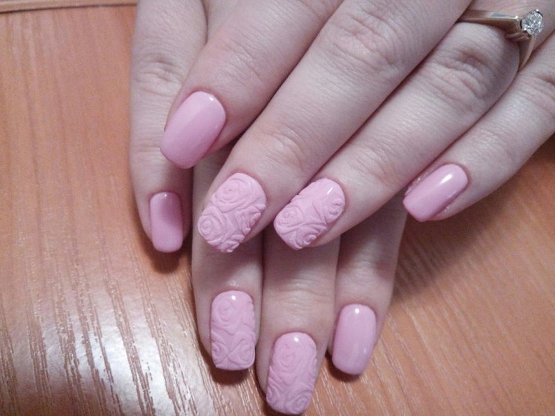 Pink nails with fashionable technique of volumetric drawing