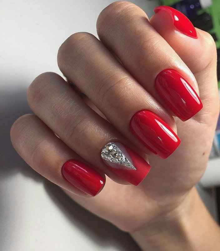 Red winter manicure