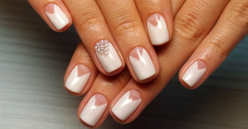 Wedding geometry with beads and pearls on nails