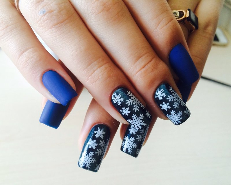 Dark manicure with snowflakes