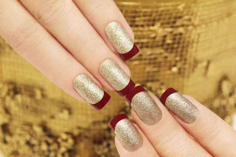 Golden nails with a red matte jacket