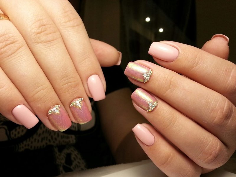 Delicate manicure with rhinestones and rub