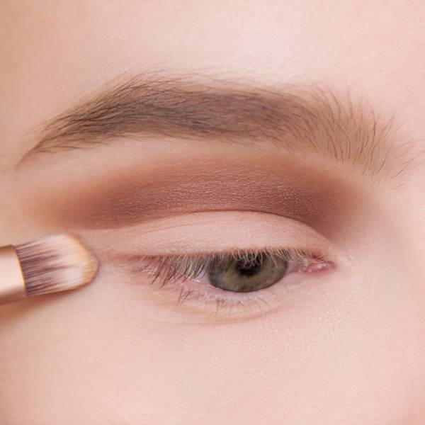 Highlighting a moving eyelid with light shadows.