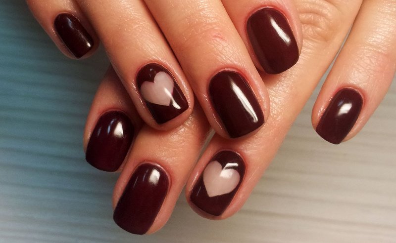 Gentle burgundy manicure