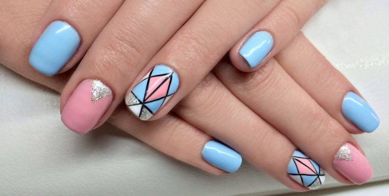 Gentle manicure with a geometric pattern.