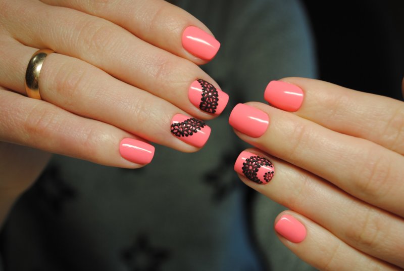 Pink manicure with a pattern