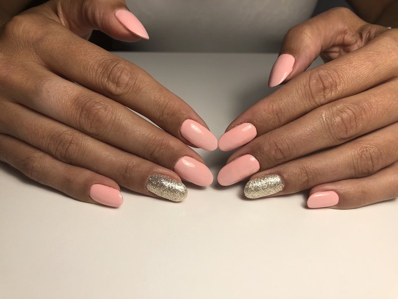 Pink manicure nude with gold sparkles